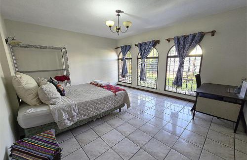 Zona 13 Casa | A 3 minutos del aeropuerto