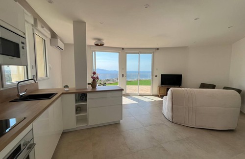 Ensues-la-Redonne Apartamento | A balcony overlooking the sea