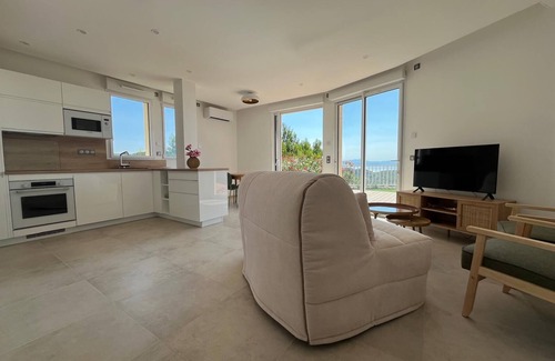Ensues-la-Redonne Apartamento | A balcony overlooking the sea