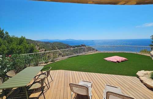 Ensues-la-Redonne Apartamento | A balcony overlooking the sea