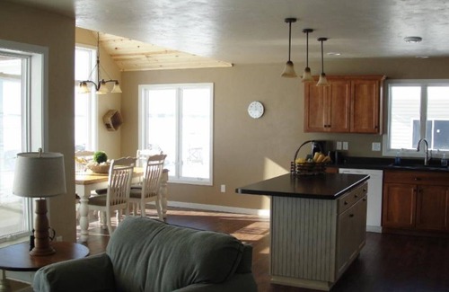 Fremont Casa | Una hermosa casa de 3 recámaras y 3 recámaras en el lago Poygan en Tustin, WI