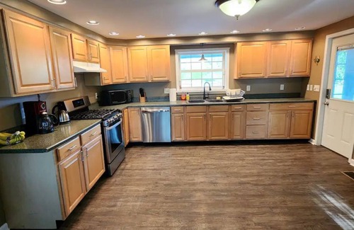 Franklin Springs Casa | A beautiful 6-bedroom farmhouse in the countryside of Frankfort, NY.