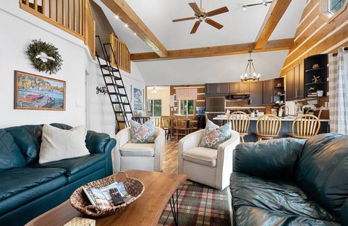 Luxemburg Cabaña | A beautiful bayside cottage perfect for family stays!