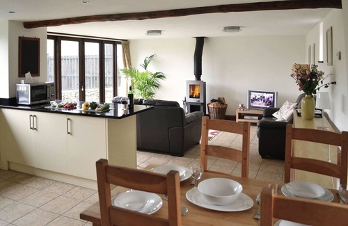 Honiton Cabaña | Desde £ 22 pppn. Una bella conversión de un establo de trilla de 400 años. Mascota amigable.