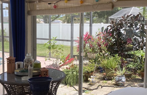 West Melbourne Casa | A Beautiful Home—mins to beach!