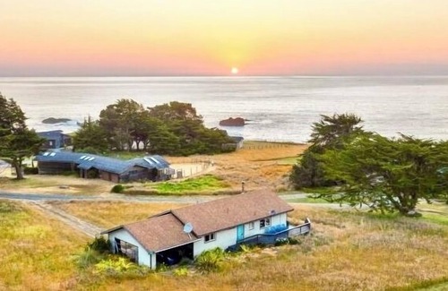 Albion Casa | Una hermosa propiedad con vista al mar en una comunidad cerrada en la costa del Pacífico.