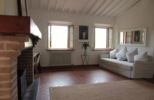 Chianni Casa | A beautiful Tuscan villa; a large private pool, spacious grounds & cinema room.
