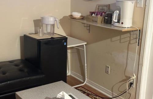 Ottawa Division Casa | A bed of 2 beds cute room for females only - Pour les femmes seulement