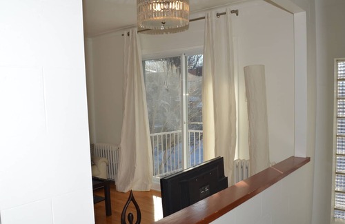 Ville-Emard Apartamento | Un luminoso apartamento de 5 dormitorios, terraza, estacionamiento disponible, zona tranquila, metro cerca