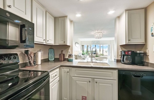 Amelia City Condominio | A bright oceanfront condo on the first floor at the Amelia Surf & Racquet Club