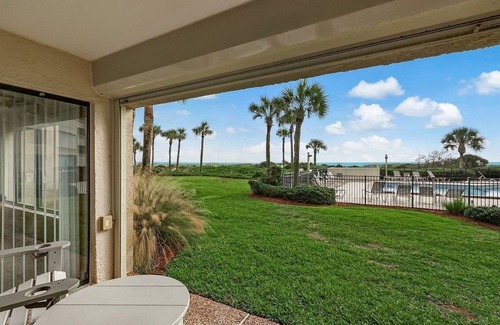 Amelia City Condominio | A bright oceanfront condo on the first floor at the Amelia Surf & Racquet Club