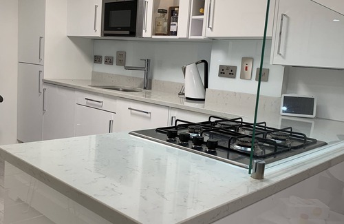 Stanford-le-Hope Casa | A BYK luxury new home that sleeps 2 - 8 people