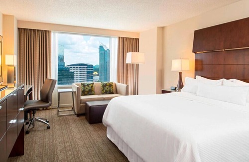 Lenox Casa | A Captivating Room for a Great Romantic Getaway!