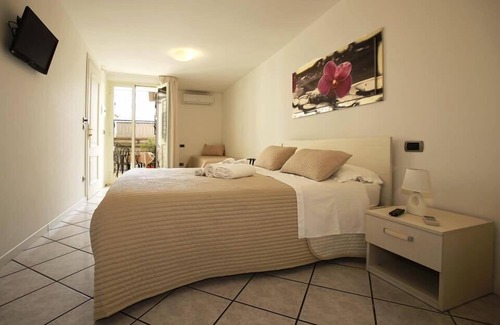 Giardini Naxos Cama Y Desayuno | A Casa Di Amici