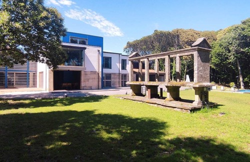 Oroso Casa | A Casa do Souto-Casa tradicional reformada con piscina y bosque privado