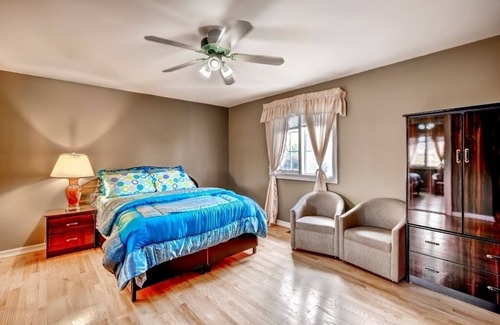 Brampton Otro | White House Canada-14 habitaciones, 9 baños en 3 acres para 28 huéspedes en Brampton