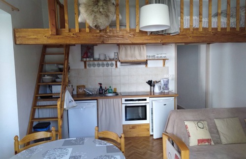 Bagneres-de-Luchon Apartamento | Un espíritu de chalet en el corazón de la ciudad.