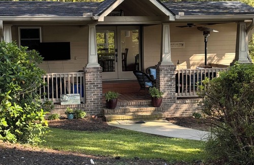 Columbia Casa | Charming 2-bedroom house located on Lake Murray South Carolina.