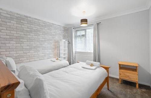 Little Hay Apartamento | A Charming 3 Bed home next to NEC and Birmingham International Airport