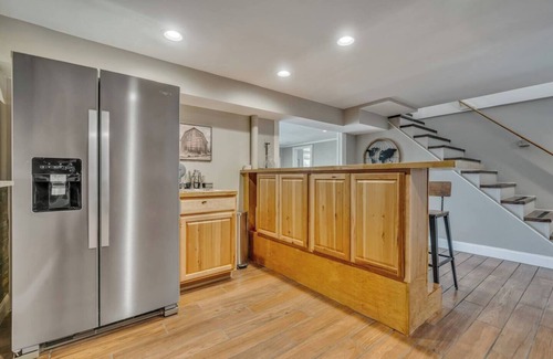 Monmouth Casa | A charming 5-bedroom lake house with AC in Monmouth on Cobbossee Lake.