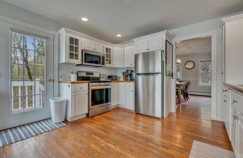 Monmouth Casa | A charming 5-bedroom lake house with AC in Monmouth on Cobbossee Lake.