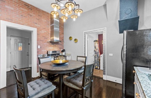 Nevada Street Casa | Downtown San Antonio@TheAlamodome-Free Parking! The Mason Suite 3Bdr/2Bth