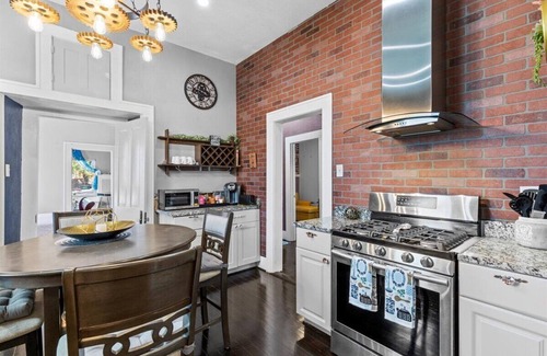 Nevada Street Casa | Downtown San Antonio@TheAlamodome-Free Parking! The Mason Suite 3Bdr/2Bth