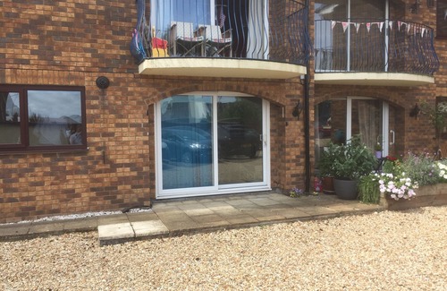 Cowes Apartamento | Un apartamento cerca del pueblo con estacionamiento