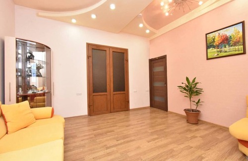 Kentron Apartamento | A comfortable room in a large and convenient apartment-hotel with six rooms.