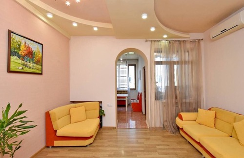 Kentron Apartamento | A comfortable room in a large and convenient apartment-hotel with six rooms.