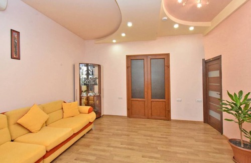 Kentron Apartamento | A comfortable room in a large and convenient apartment-hotel with six rooms.