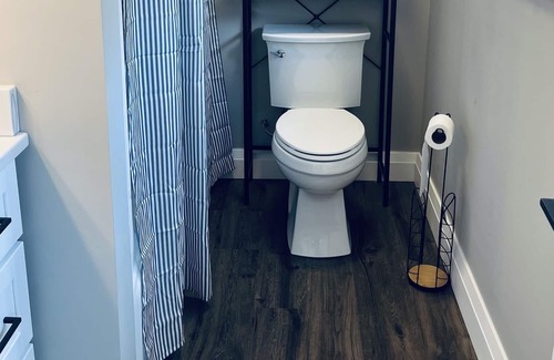 Harwich Casa | A cottage on a canal w/great hunting , fishing (86 Bayview Ave Shrewsbury)