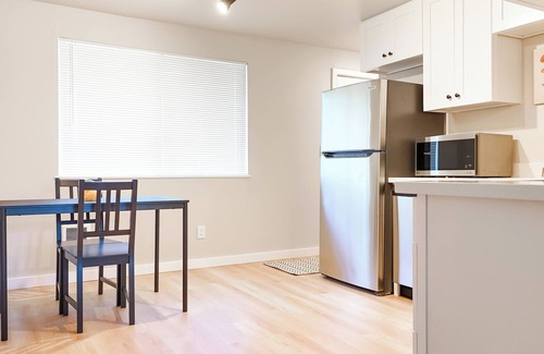 South Tacoma Casa | A cozy and peaceful centrally Located Triplex 2BD, 1.5 BA