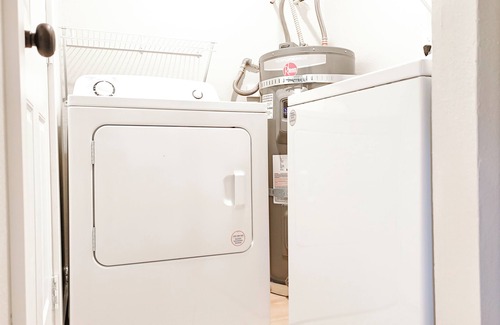 South Tacoma Casa | A cozy and peaceful centrally Located Triplex 2BD, 1.5 BA