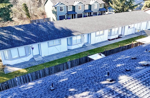 South Tacoma Casa | A cozy and peaceful centrally Located Triplex 2BD, 1.5 BA