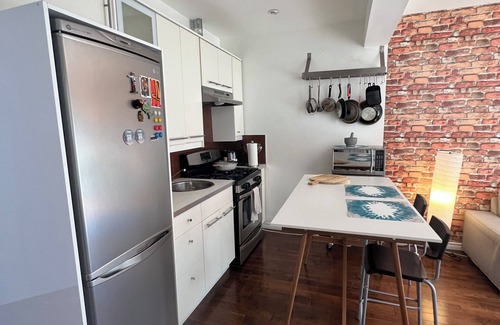 Trinity - Bellwoods Casa | A Cozy & Bright Apartment w/ Terrace-Friendly Neighbourhood Downtown Toronto