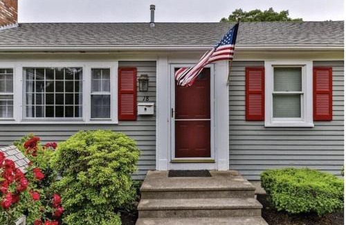 West Yarmouth Casa | A Cozy Cape house steps to Restaurants & Beaches ~1.4 miles down scenic roads