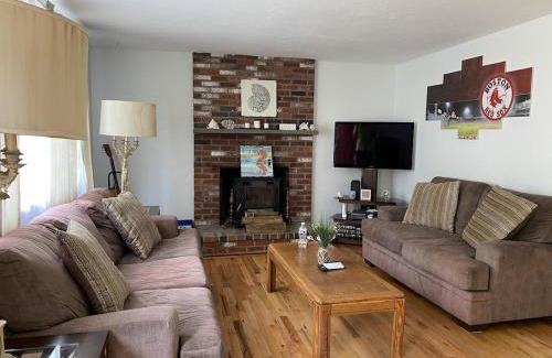 West Yarmouth Casa | A Cozy Cape house steps to Restaurants & Beaches ~1.4 miles down scenic roads