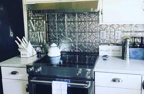 Carlton Cabaña | A Cozy Carlton Getaway