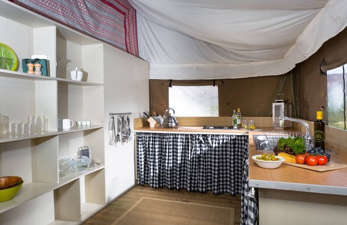 Preston Cabaña | A double marketed - gh lead that sleeps 6 guests in 3 bedrooms