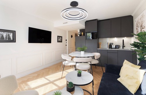 Quartier de la Goutte-d'Or Apartamento | A Elegant 1-BR with Services in Batignolles