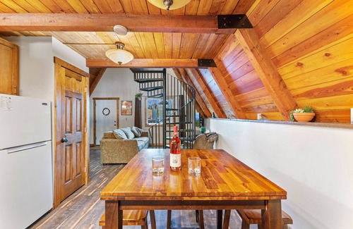 Martin City Cabina | A-frame at Spotted Bear Retreat