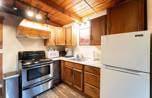 Martin City Cabina | A-frame at Spotted Bear Retreat