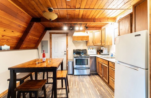 Martin City Cabina | A-frame at Spotted Bear Retreat