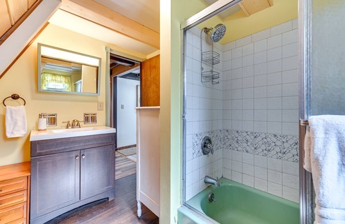 Stamford Cabina | A-Frame Catskills Cabin w/ Scenic Views + Hot Tub!