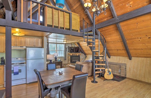 Snoqualmie Pass Cabina | A-Frame w/ Views: Walk to Snoqualmie Lifts!