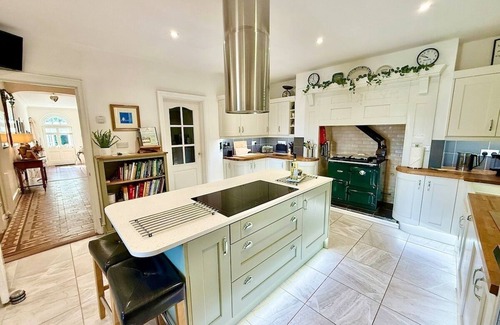 Laugharne Casa | A Grand Georgian Grade II Listed Mansion with view