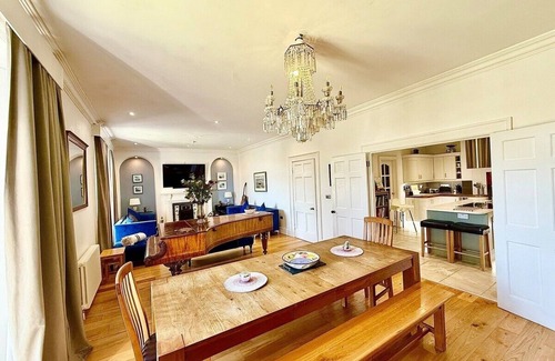 Laugharne Casa | A Grand Georgian Grade II Listed Mansion with view