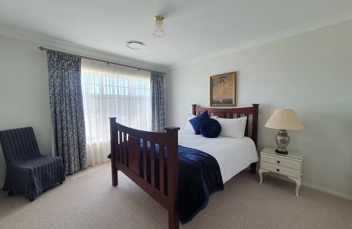 Renwick Casa | A great place to stay, relax or smell the Roses and enjoy the Southern Highlands