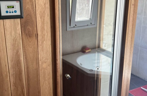 Córdoba Casa | A great room with a comfortable bathroom with hot tub